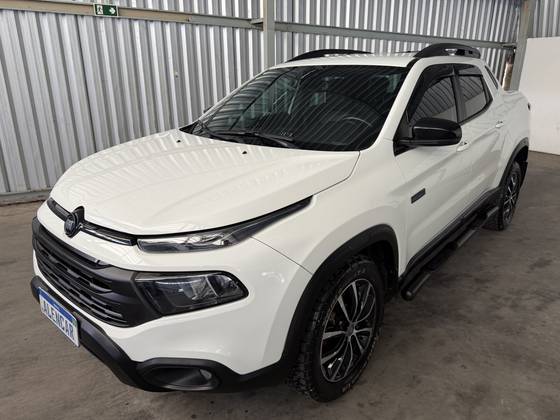 FIAT TORO 2.0 16V TURBO DIESEL ULTRA 4WD AT9 FIAT TORO 2.0 16V TURBO DIESEL ULTRA 4WD AT9